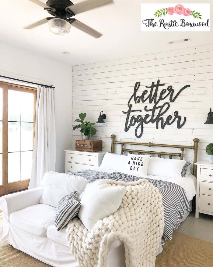 Fabulous Farmhouse Shiplap Wall and Metal Bed #farmhousebedroom #decorhomeideas