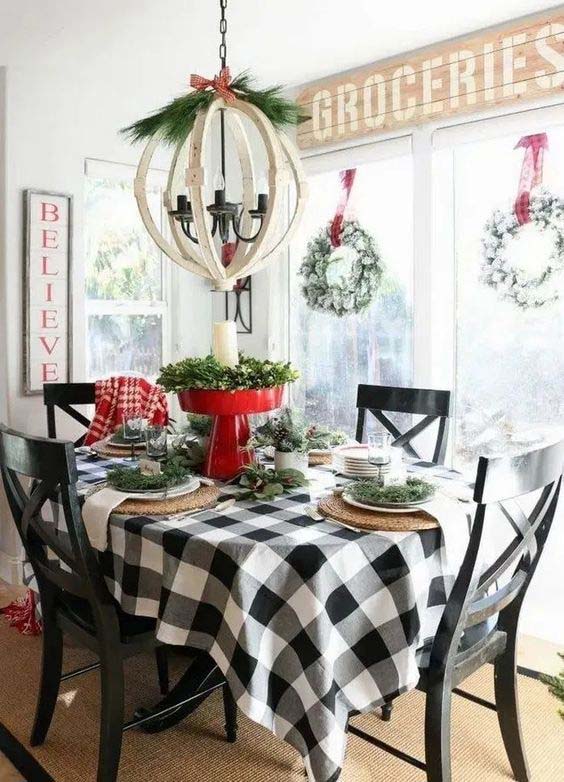 Farmhouse Christmas Table With A Plaid Tablecloth #Christmas #rustic #tablesetting #decorhomeideas