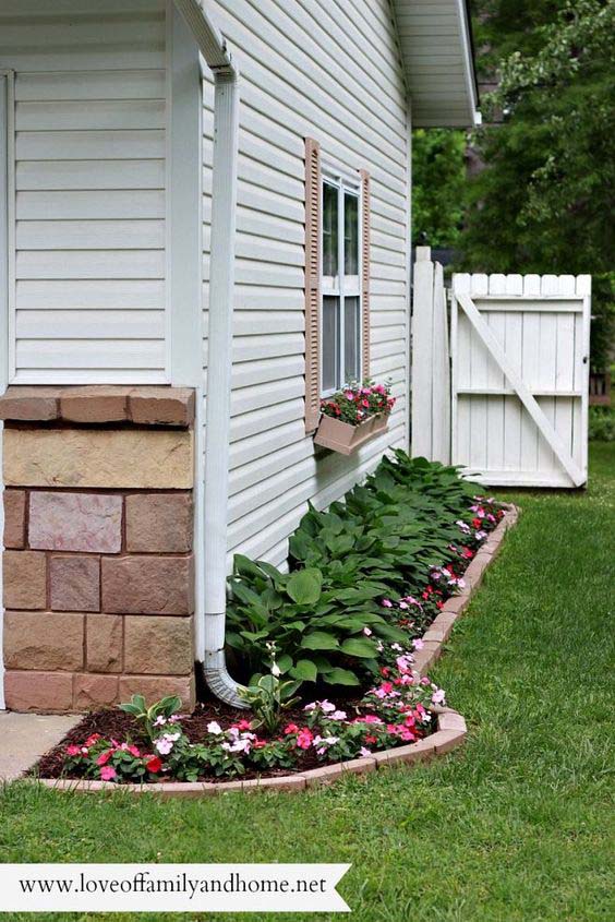 Flower Bed Under The Downspout #downspout #landscaping #rocks #decorhomeideas