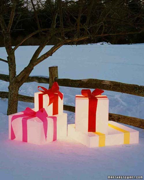 Glowing Gift Boxes #Christmas #lights #decorhomeideas