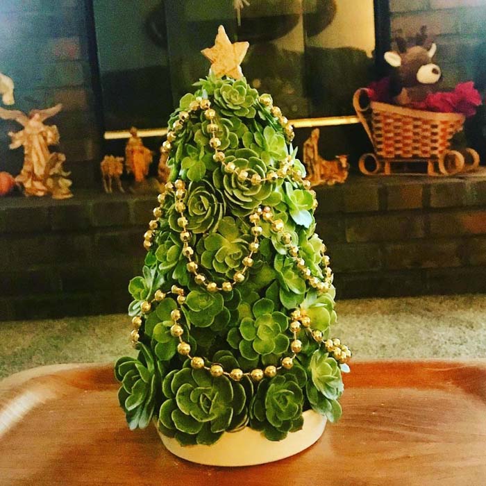 Hens and Chicks Christmas Tree #christmastree #succulent #decorhomeideas