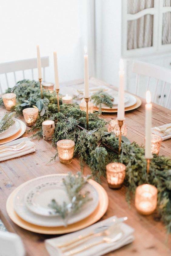 Lots Of Candles And Evergreen Touches #Christmas #rustic #tablesetting #decorhomeideas