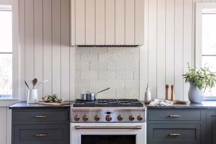 Make a Subtle Statement With Textured White Tiles #kitchenbacksplash #backsplash #decorhomeideas