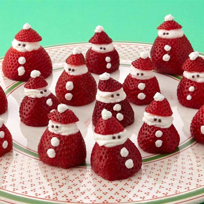 Mini Strawberry Santas #christmas #treat #decorhomeideas