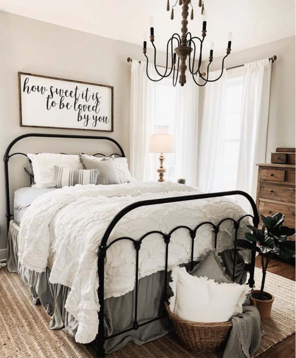 Modern Farmhouse Gray and Black Metal Bed #farmhousebedroom #decorhomeideas