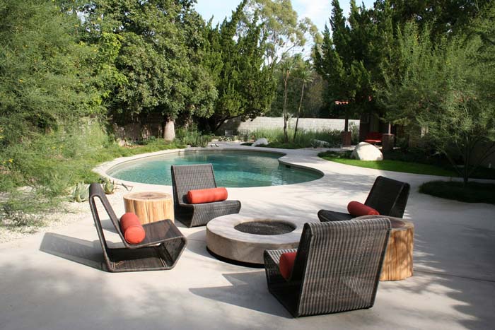 Natural Blends #firepit #poolside #decorhomeideas