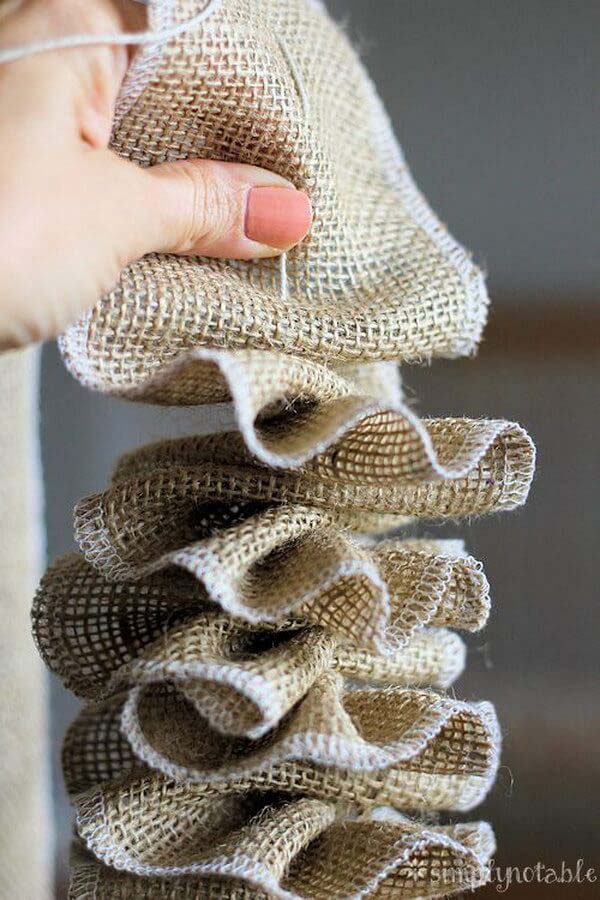 Pastoral Trimmings DIY Burlap Decoration Ideas #burlapdecor #diy #decorhomeideas