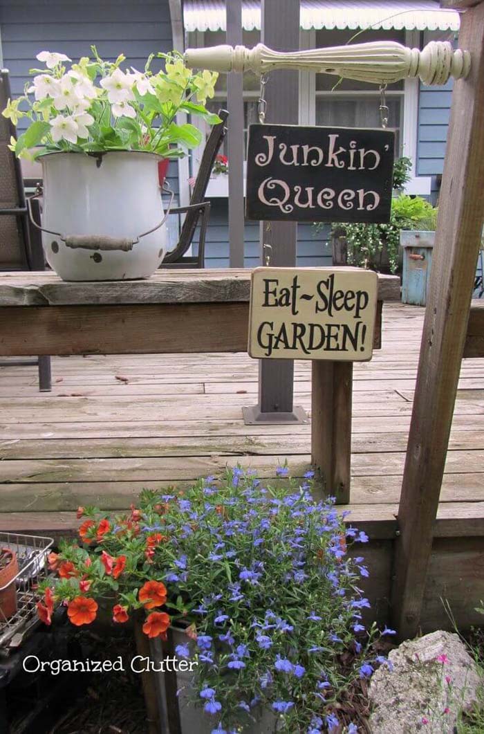 Quaint Hanging Sign for Garden #spindle #repurpose #decorhomeideas
