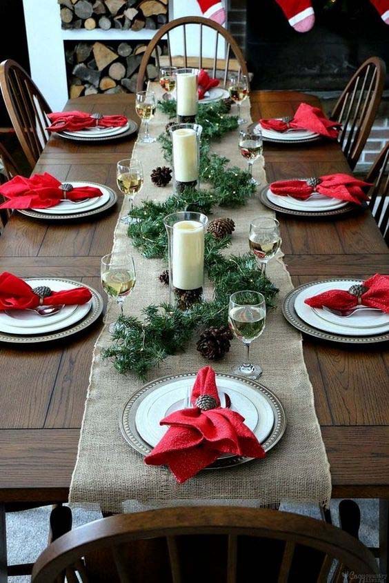 Red Accents #Christmas #rustic #tablesetting #decorhomeideas