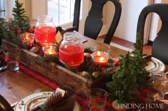 Red Candles In Jars #Christmas #rustic #tablesetting #decorhomeideas