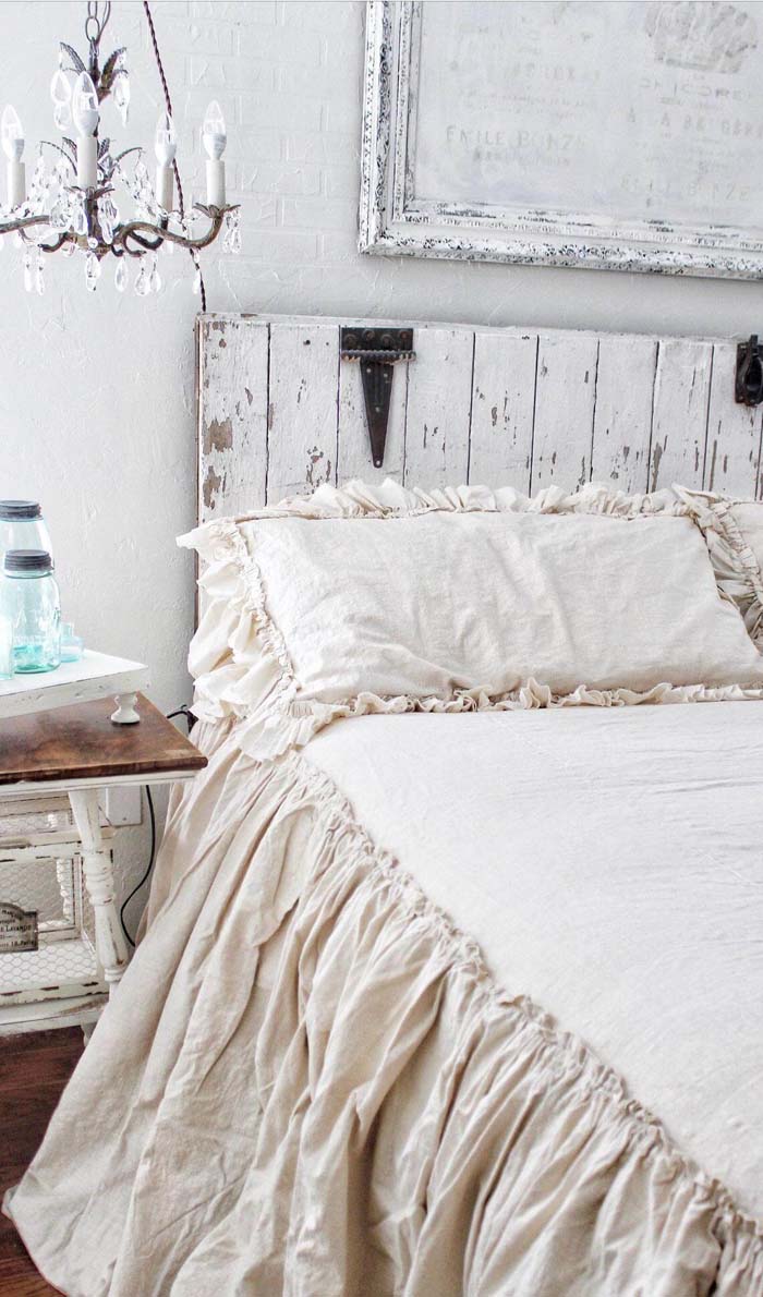 Shabby Chic with Chandelier and Ruffles #farmhousebedroom #decorhomeideas