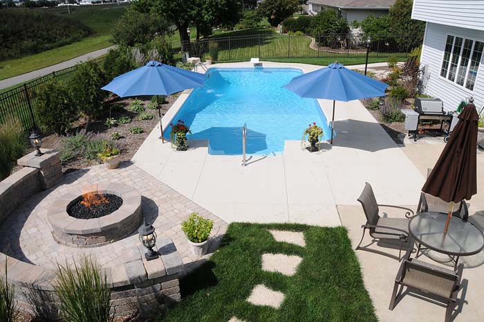 Small Space Seating #firepit #poolside #decorhomeideas