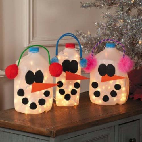 Snowman Milk Jugs #Christmas #lights #decorhomeideas