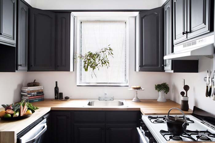 Stylish Black Cabinets #ushaped #kitchen #decorhomeideas