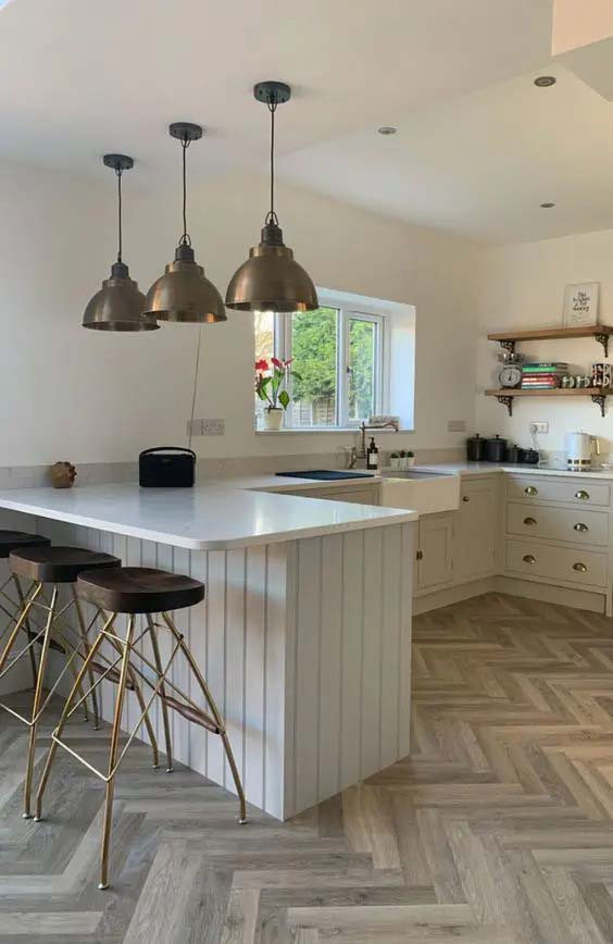 Stylish Kitchen With Bar Area #ushaped #kitchen #decorhomeideas