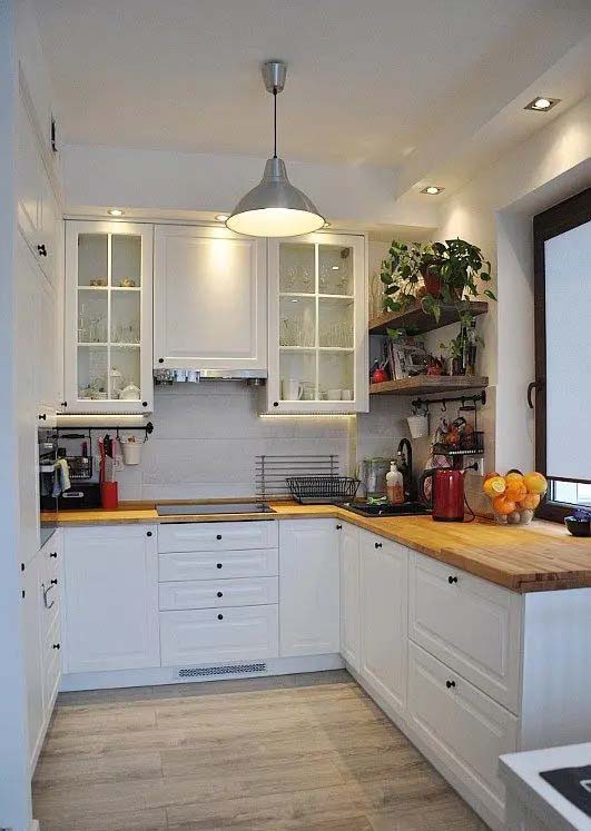 Traditional U-shaped Kitchen With Wooden Countertops #ushaped #kitchen #decorhomeideas