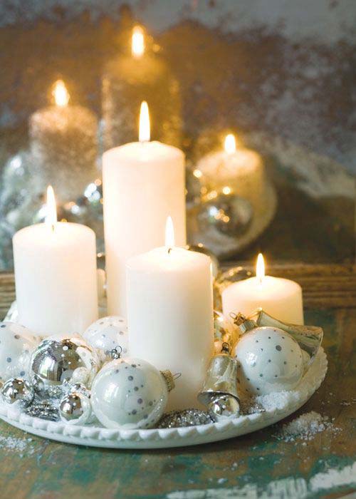 Tray of Candlelight and Trinkets #Christmas #candle #decoration #decorhomeideas