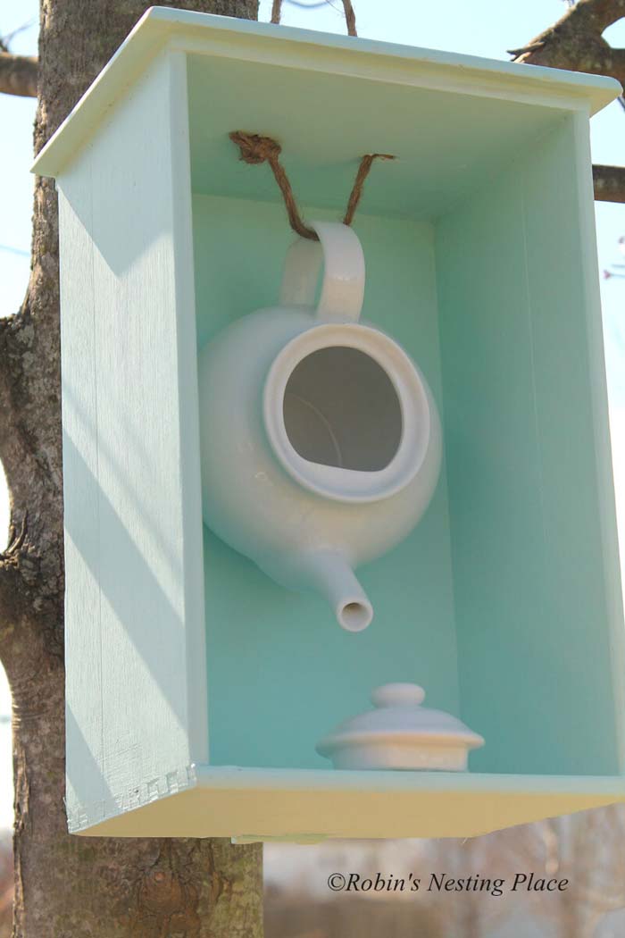 A Cute and Charming Bird Feeder #recycle #olddrawer #decorhomeideas