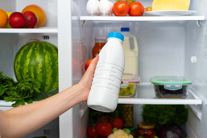 Arrange Items According to Expiry Date #refrigerator #storage #organization #decorhomeideas