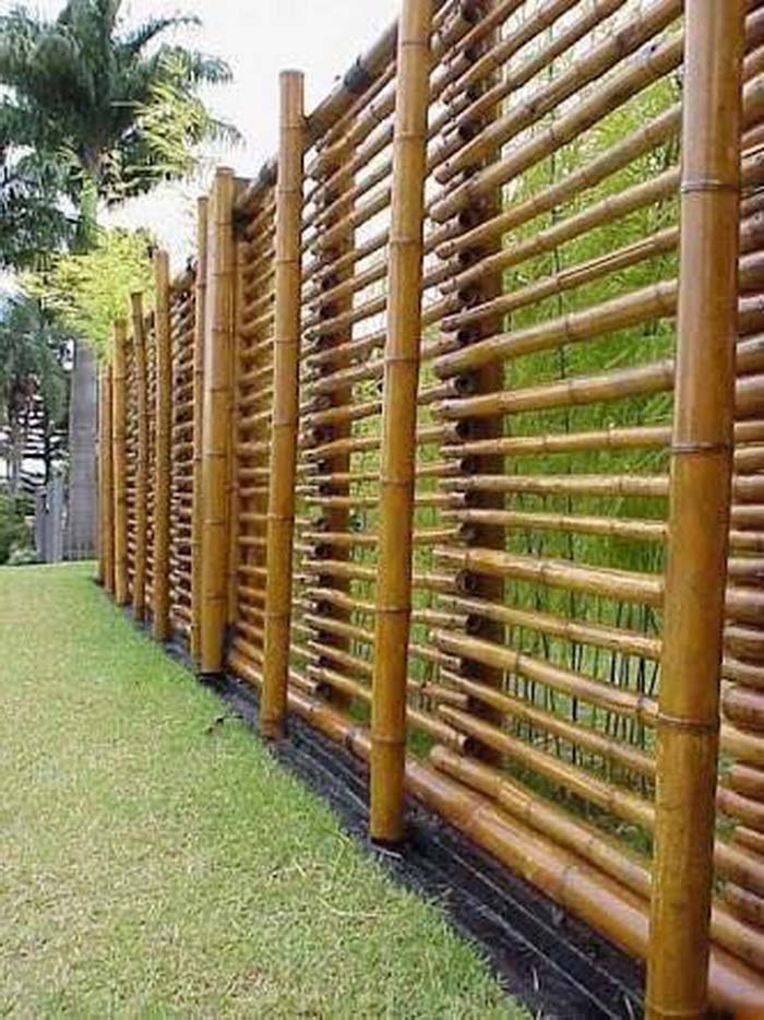 Bamboo Fence With Vertical Pickets #bamboofence #fencing #decorhomeideas