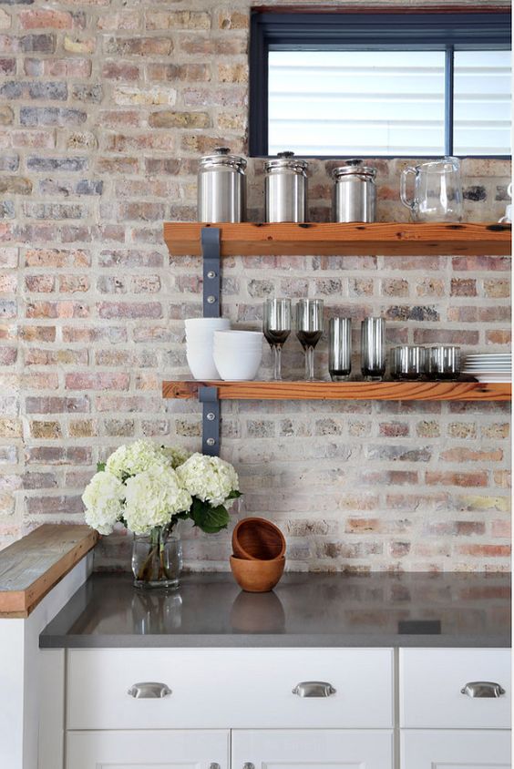 Brick Wall With Subtle Colors #brickbacksplash #kitchen #decorhomeideas