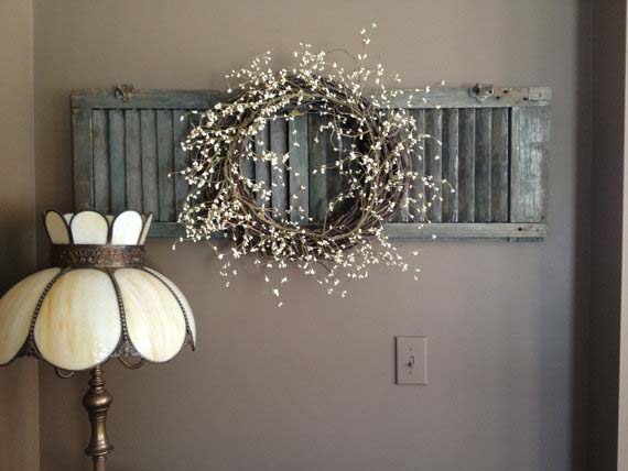 Chalk Painted Shutter with Dried Flower Wreath #rustic #walldecor #decorhomeideas