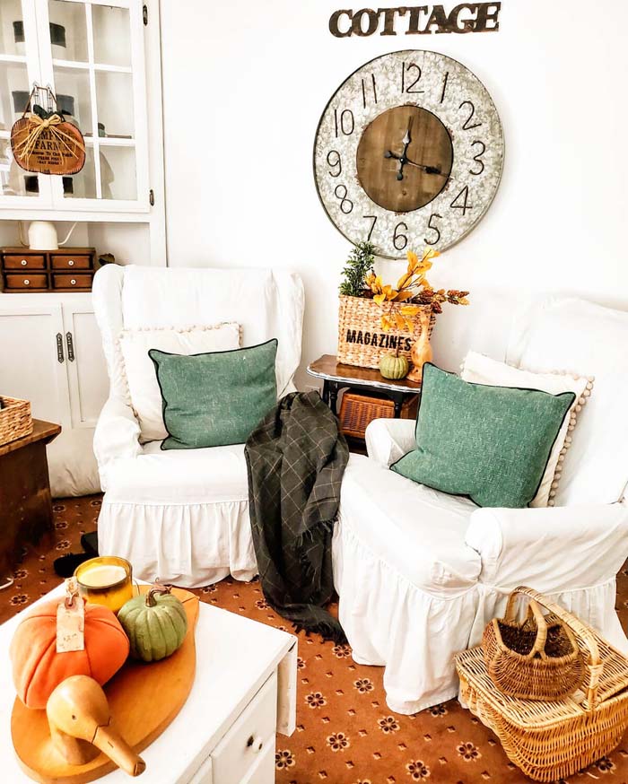 Cozy Fall Sitting Area Arrangement #farmhouse #livingroom #decorhomeideas