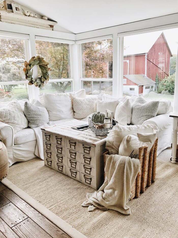 Cozy Slipcover Couch with Knit Pillows #farmhouse #livingroom #decorhomeideas