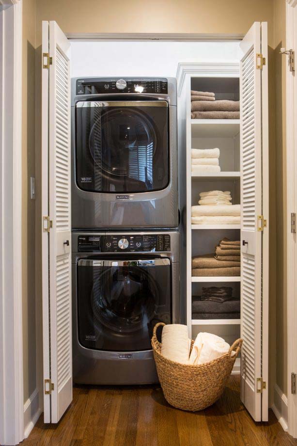 Folded Louvered Doors for a Laundry Closet at the End of a Hallway #laundry #closetdoors #decorhomeideas