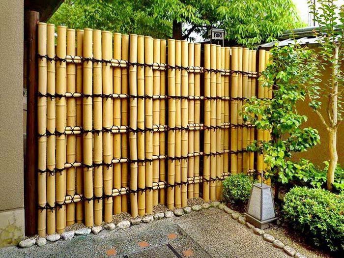 Japanese Garden with Tall Fence #bamboofence #fencing #decorhomeideas