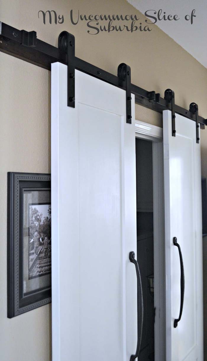 Jolie Jardin Sliding White Doors #barndoor #barndoorideas #decorhomeideas