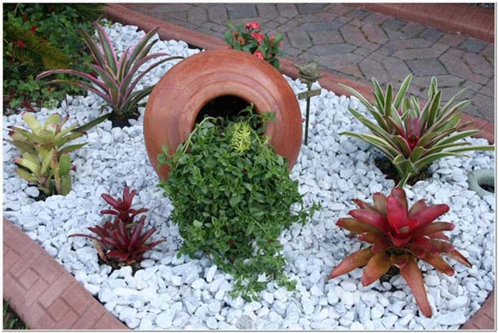 Keep Sand Contained #whiterock #landscapingideas #decorhomeideas