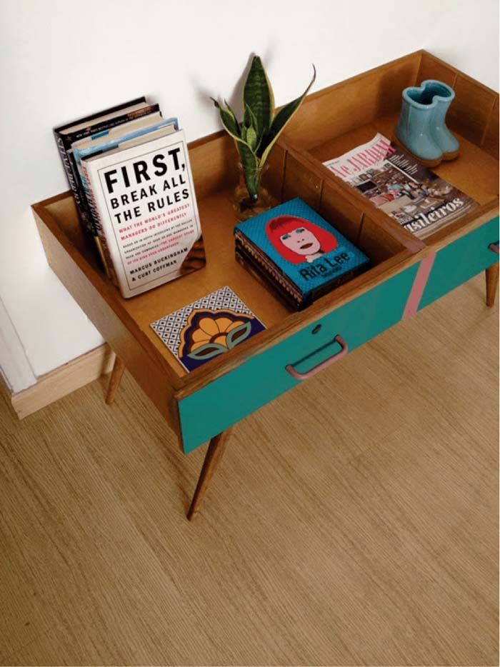 Kitschy Coffee Table for Two #recycle #olddrawer #decorhomeideas