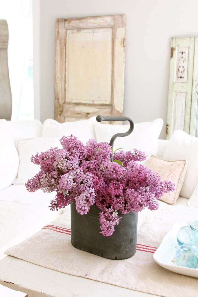 Lilac Flower Centerpiece in a Tin Bucket #farmhouse #livingroom #decorhomeideas