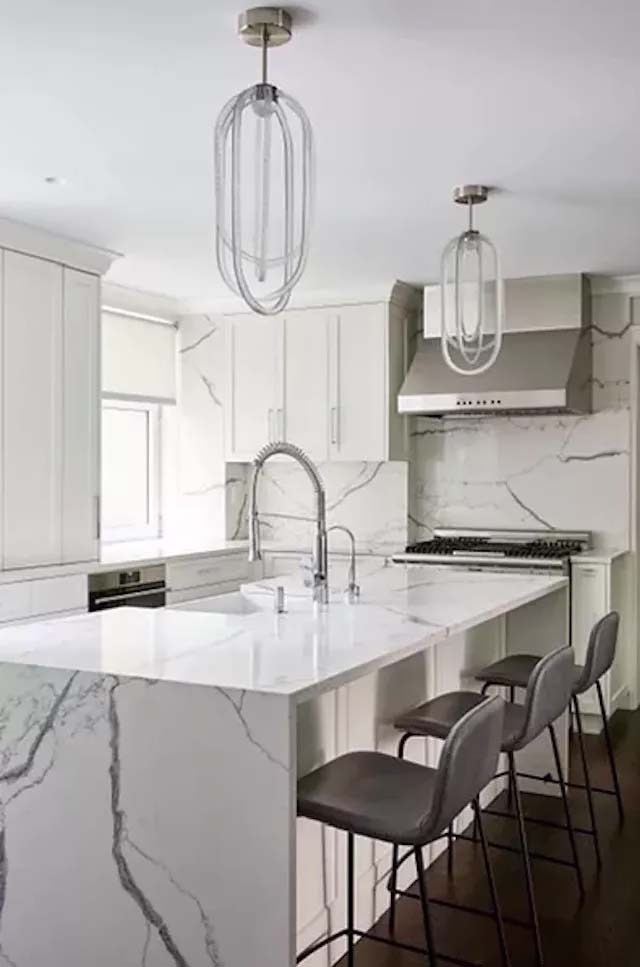 Match Your Accents to Your Marble #kitchen #design #decorhomeideas