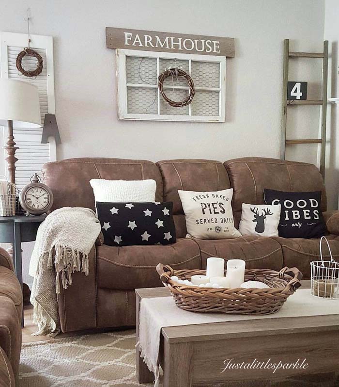 Microfiber Couch Farmhouse Living Room Decor Ideas #farmhouse #livingroom #decorhomeideas