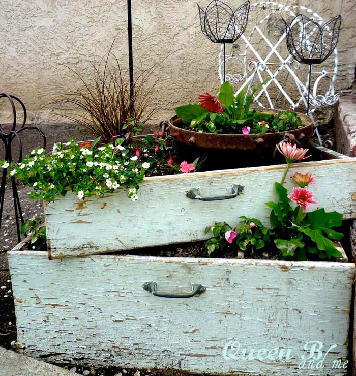 Mini Garden in a Recycled Drawer #recycle #olddrawer #decorhomeideas