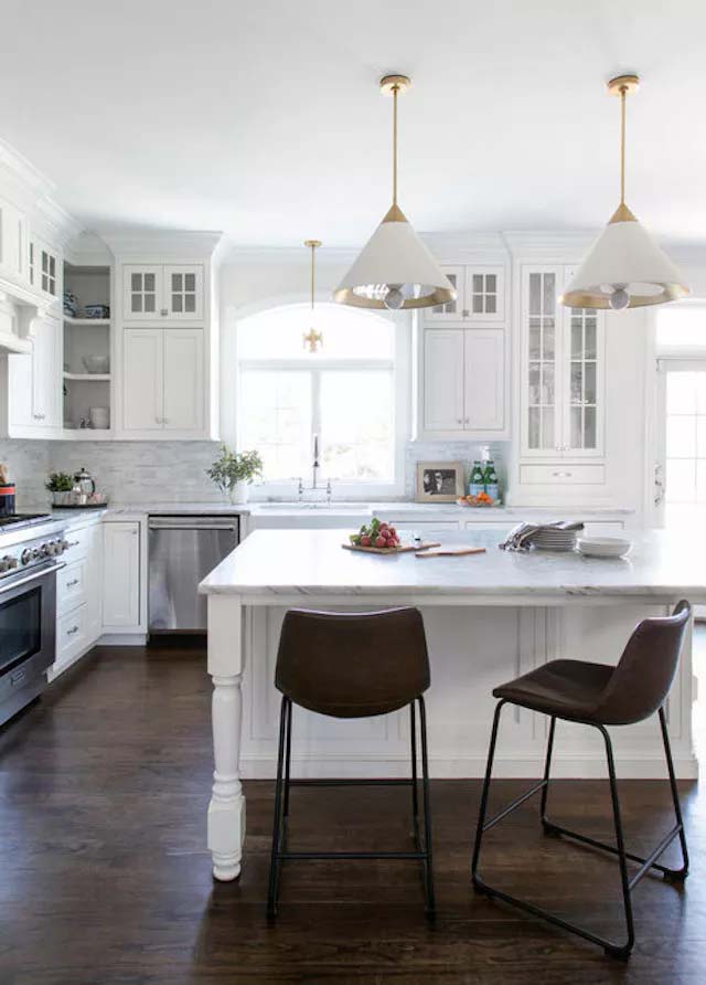 Mix Metal Accents #kitchen #design #decorhomeideas