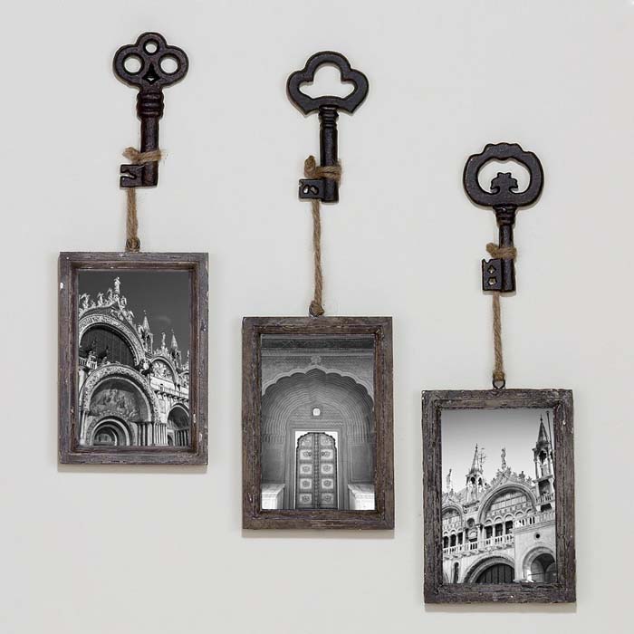 Monochromatic Skeleton Key Photo Hooks #rustic #walldecor #decorhomeideas