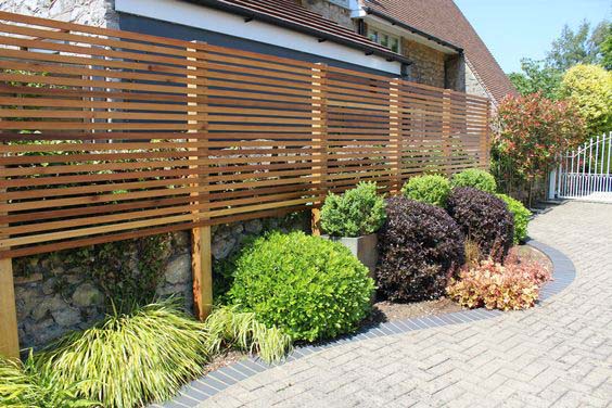 Quick And Easy Garden Fence #woodenslats #homedecor #decorhomeideas