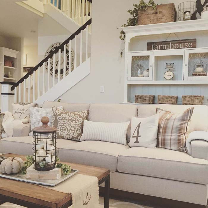 Relaxed Livingroom with Folksy Display Hutch #farmhouse #livingroom #decorhomeideas