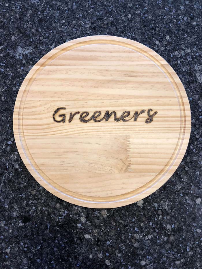 Round Cutting Board with Pyrography #woodburning #crafts #decorhomeideas