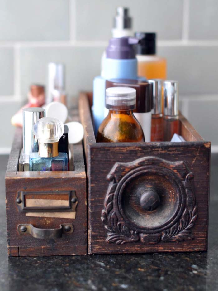 Rustic Charm with Old Wooden Drawers #recycle #olddrawer #decorhomeideas