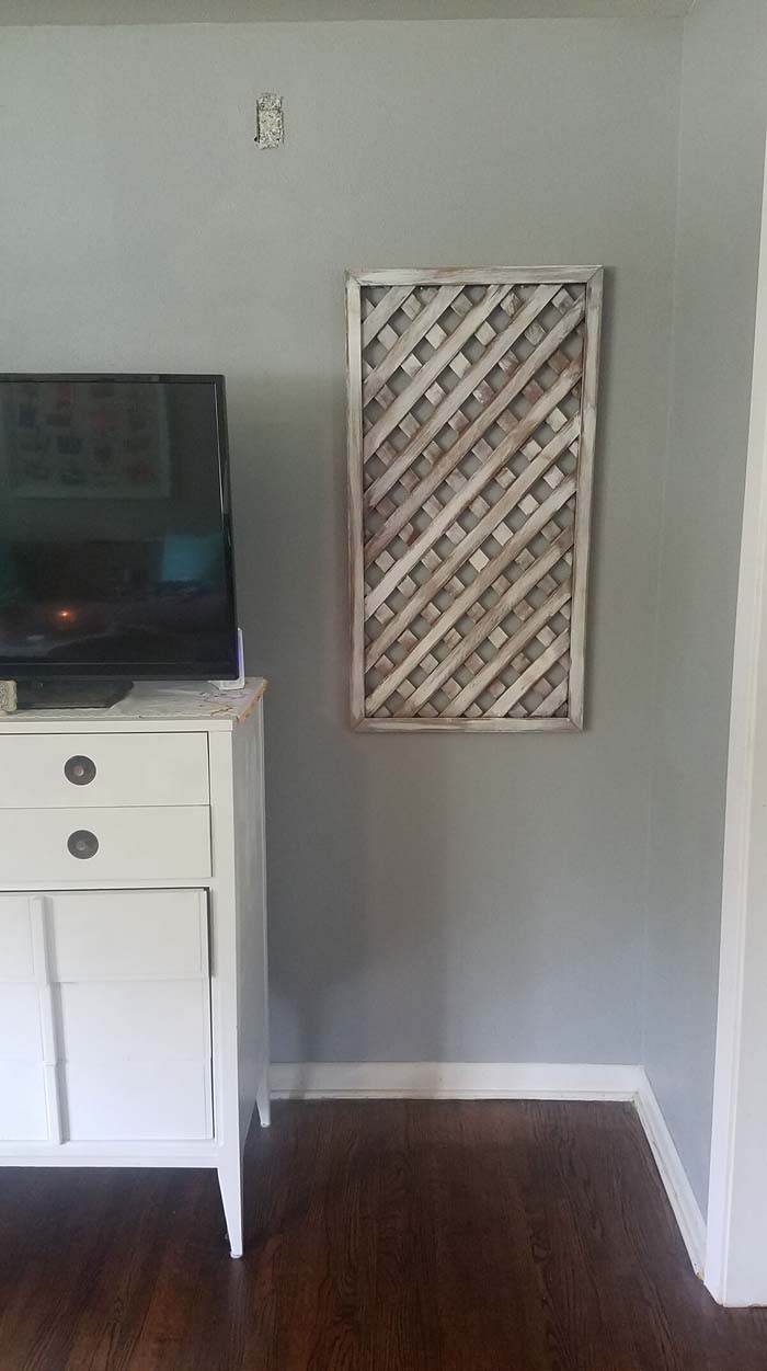 Rustic Salvaged Lattice Panels Decor #rustic #walldecor #decorhomeideas