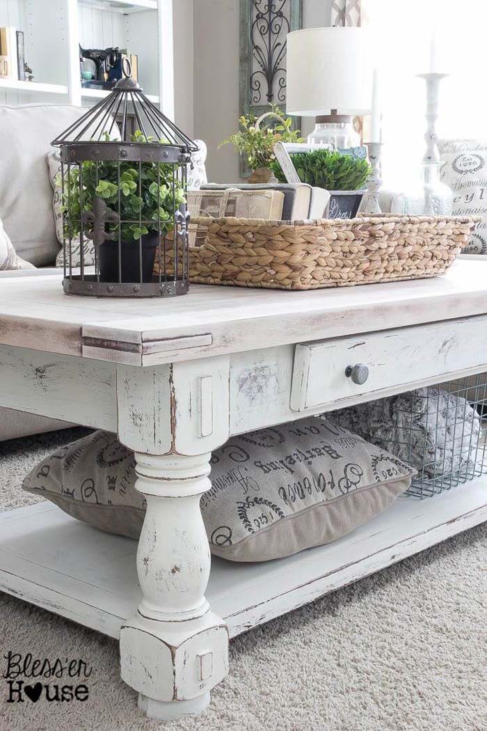 Shabby Chic Coffee Table with Rustic Accessories #farmhouse #livingroom #decorhomeideas