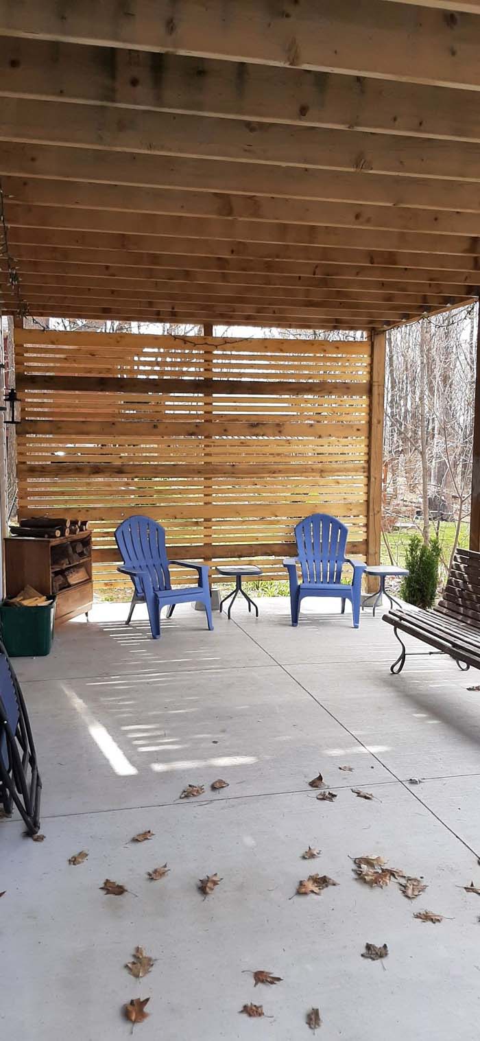 Simple DIY Slat Wall To Add Privacy To Your Porch #woodenslats #homedecor #decorhomeideas