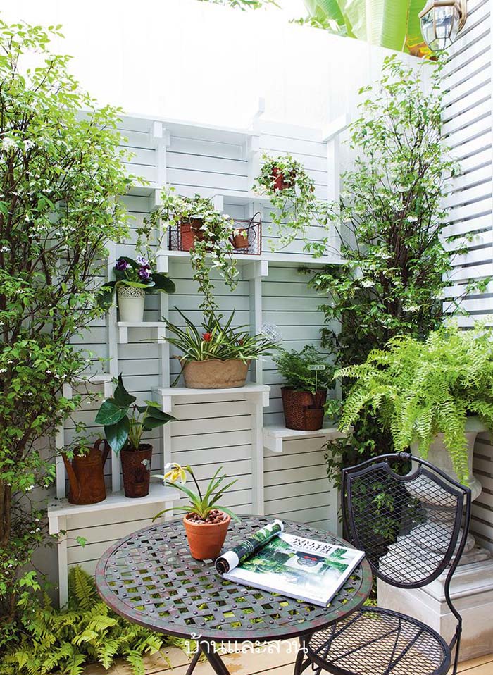 Slats Line Up A Fancy Backyard Wall #woodenslats #homedecor #decorhomeideas