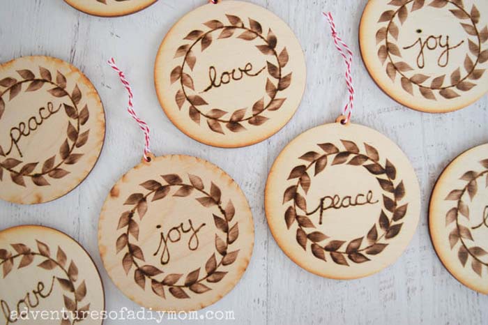 Sliced Wood Ornaments with Sentiments #woodburning #crafts #decorhomeideas