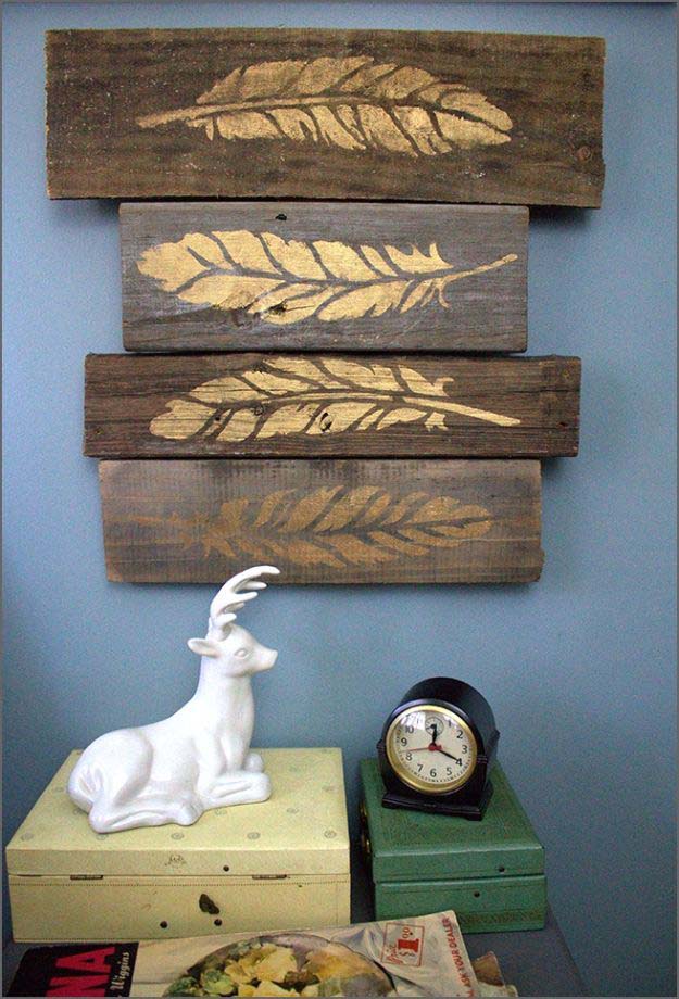 Stenciled Metallic Feathers on Weathered Wood Blocks #rustic #walldecor #decorhomeideas