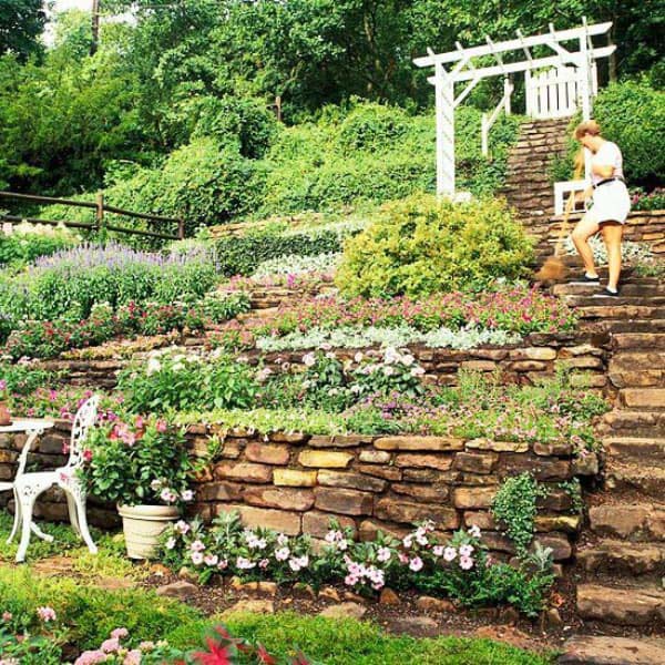 Stony Flower Garden #slopedbackyard #budget #decorhomeideas